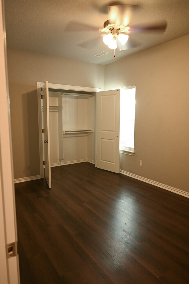 Building Photo - 211 Grove Ln