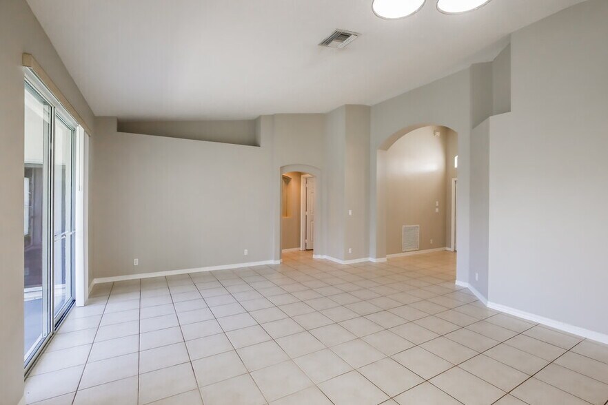 Building Photo - 103 Cocoplum Cir