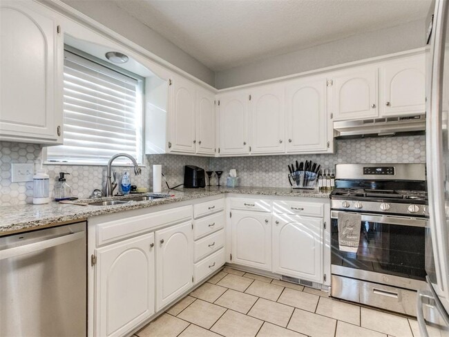 Building Photo - 4124 Overland Dr