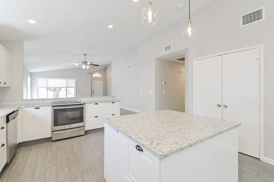 Building Photo - 8868 Hersey Way