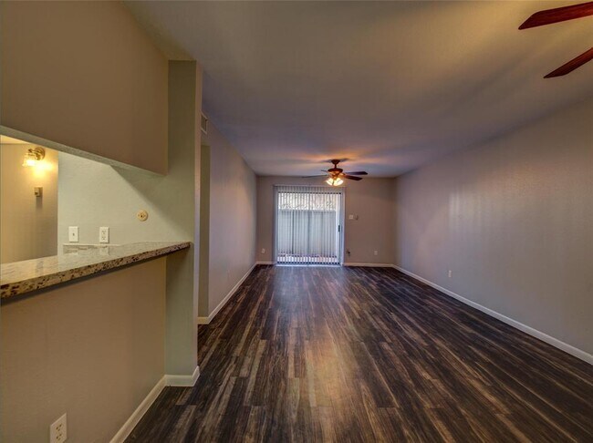 Building Photo - 3075 Walnut Bend Ln