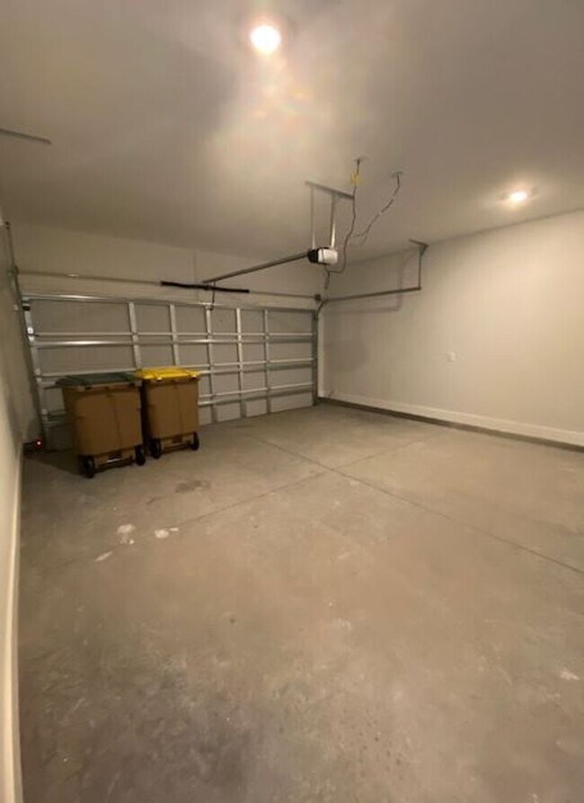 Building Photo - 139 Danbury Ct