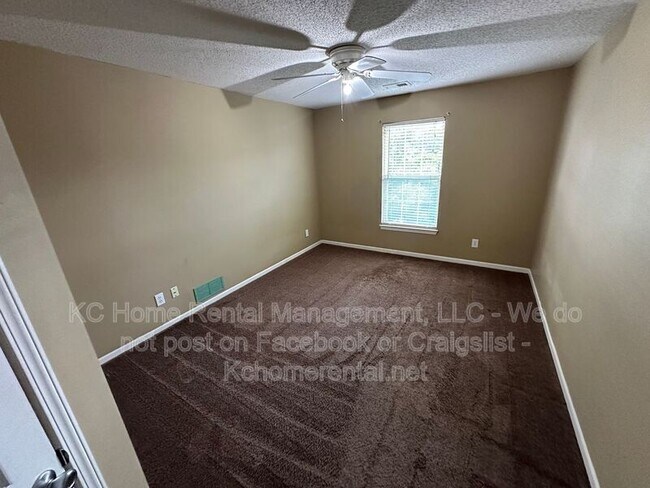 Building Photo - 9305 N Charlotte Ct