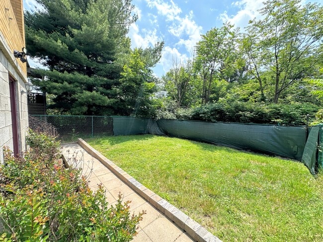 Building Photo - 207 Giffin Ave