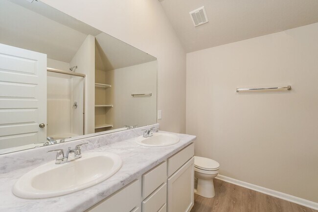 Building Photo - Beautiful, bright and brand new!!! 3 Bed / 2 Bath in Spring Hill, KS - PRICE DROP!