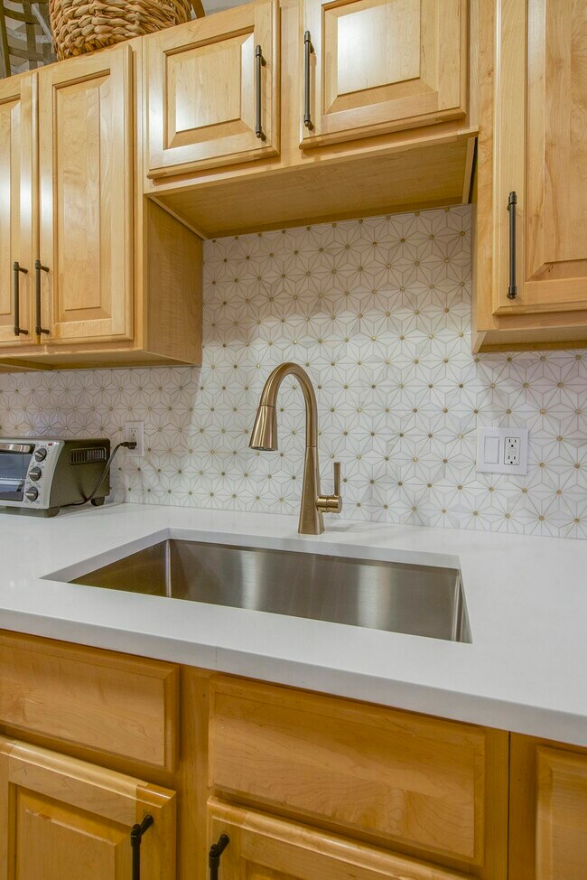 Building Photo - 2804 Canterbury Rd