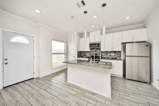 Building Photo - 7980 Ethel St