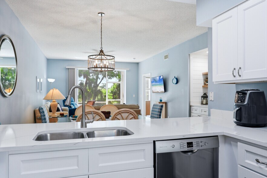 Building Photo - 8951 Veranda Way