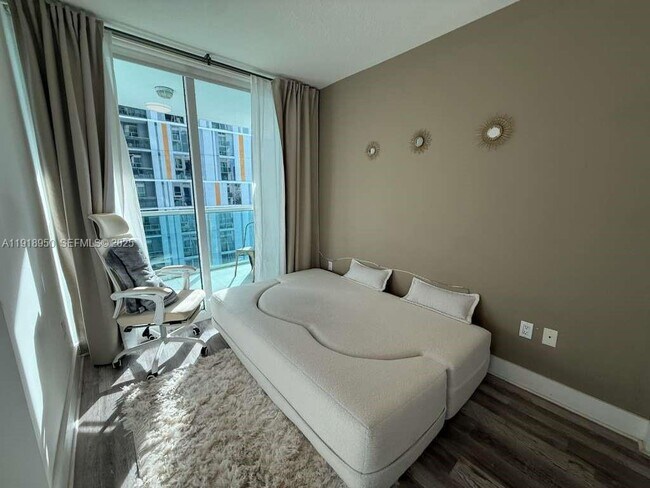 Building Photo - 41 SE 5th St