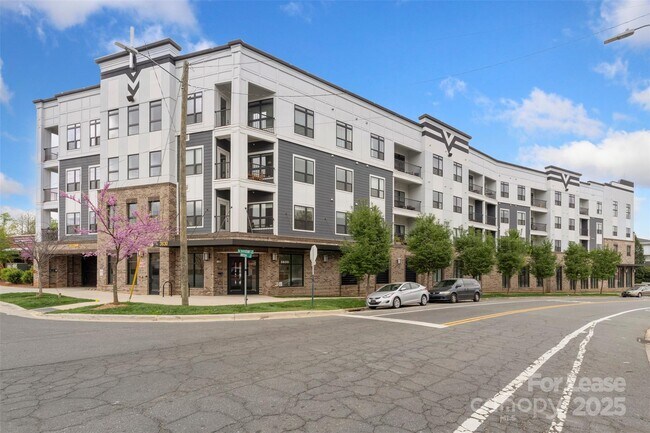 Building Photo - 3630 N Davidson St