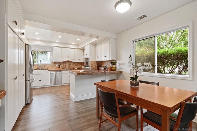 Building Photo - 14844 Rancho Real