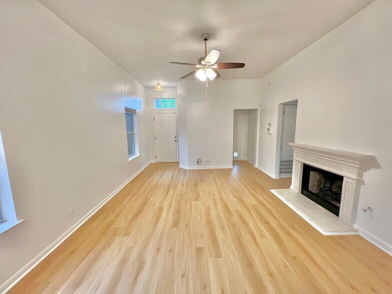 Building Photo - 1615 Royal Ascot Dr