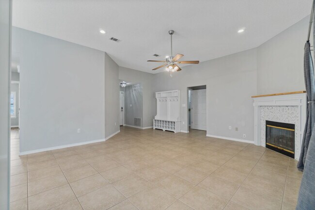 Building Photo - 65 Bay Tree Dr