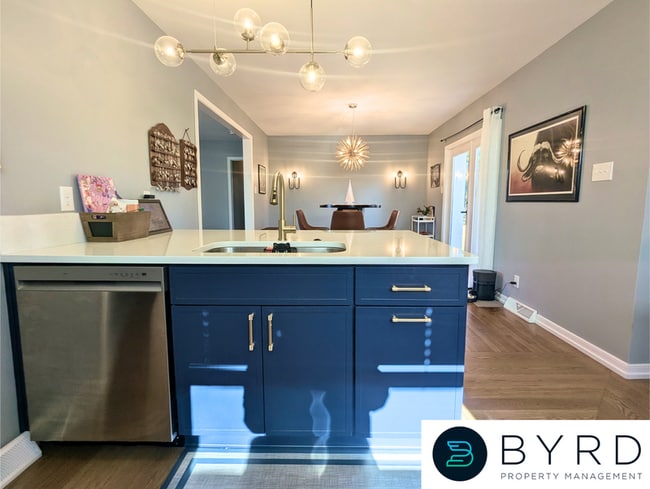 Building Photo - 4209 West End Dr