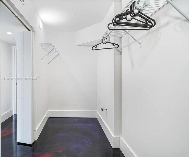 Building Photo - North Bayshore Drive, Miami, FL 33132 - 3 BR 2.5 BA condo