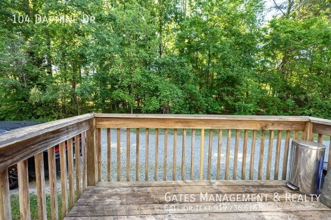 Building Photo - 104 Daphine Dr