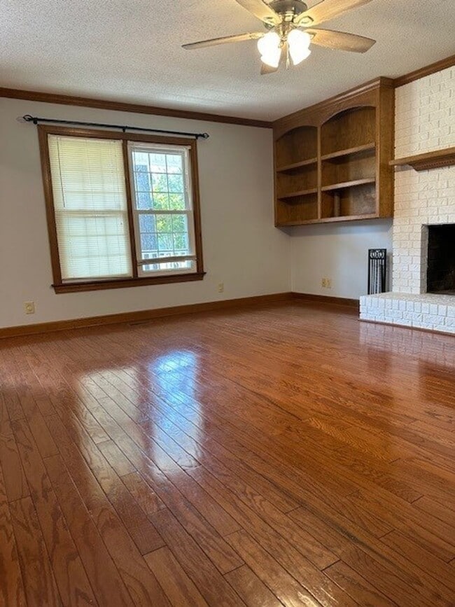 Building Photo - Spacious Home with Bonus Room, Pool & Solar Panels in Goldsboro!