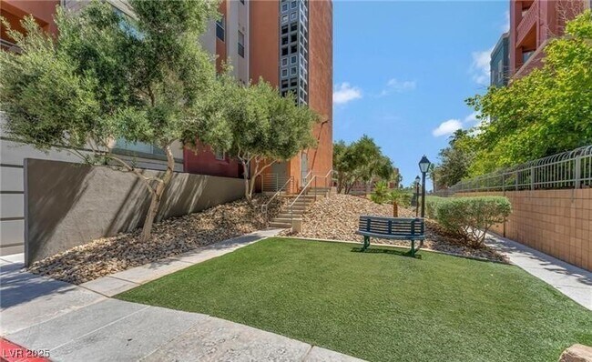 Building Photo - 47 E Agate Ave