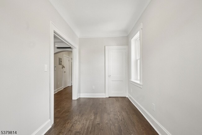 Building Photo - 166 Maplewood Ave