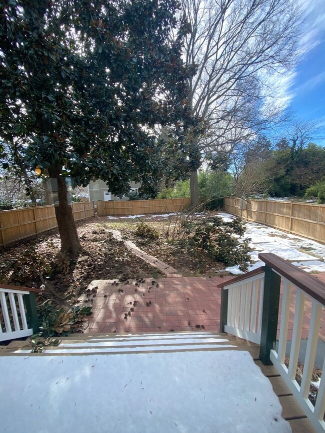 Building Photo - 4 Bedroom / 2 Bath Eastport Cape Cod