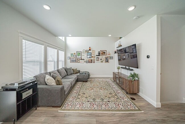 Building Photo - 4725 Witts End Wy