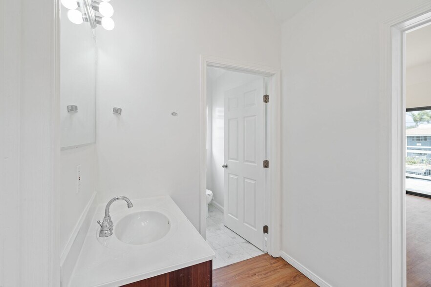 Building Photo - 6761 Del Playa Dr