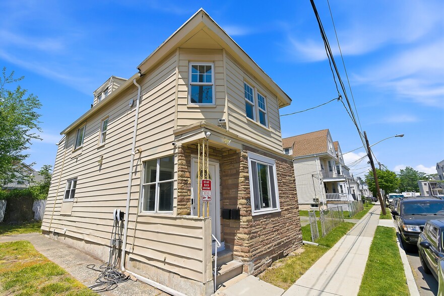 Front Left - 33 Lafayette St