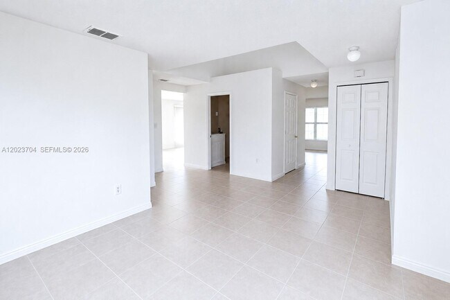 Building Photo - 6136 NW Gaylord Terrace
