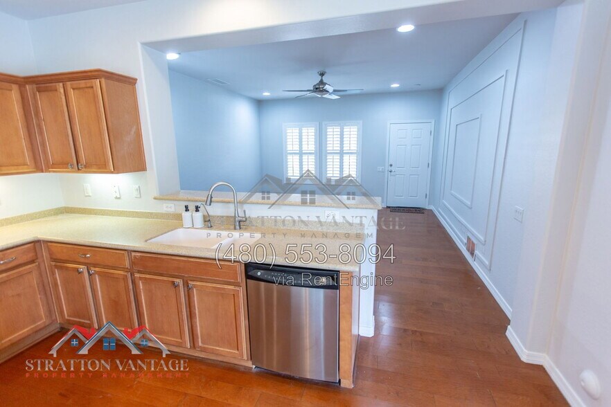 Building Photo - 2038 W Marconi Ave