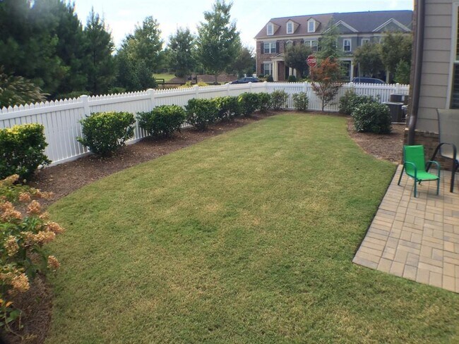 Building Photo - 2104 McFarlin Ln