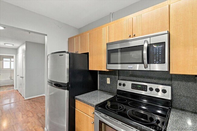 Building Photo - 2110 NE 39th St