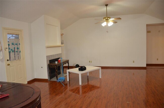 Building Photo - 1115 Faircrest Dr