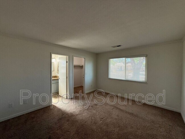 Building Photo - 856 Nottingham Dr