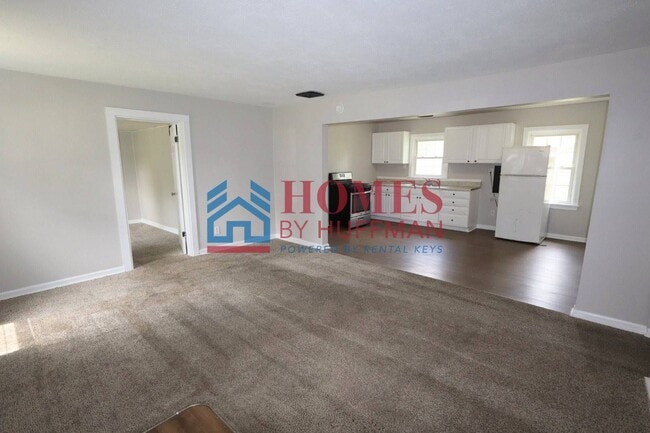 Building Photo - Three Bedroom House | Large Backyard
