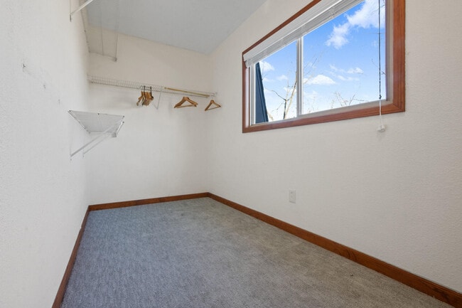 Building Photo - 204 Elmhurst Ct