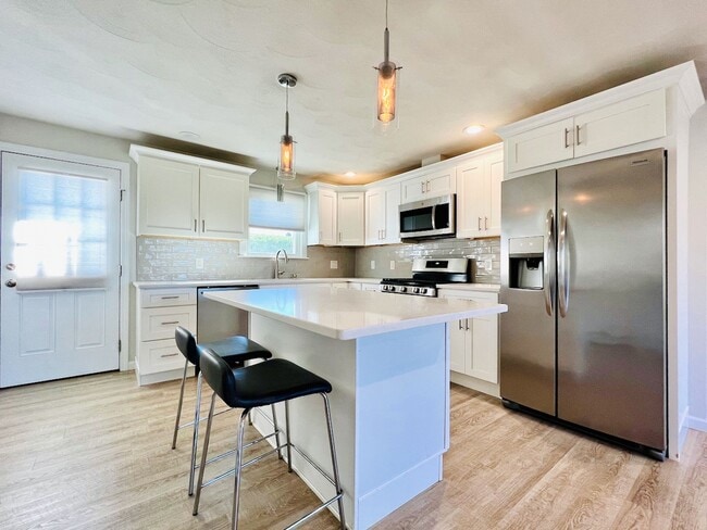 Building Photo - Soprano Duplex