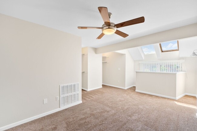 Building Photo - 4744 Edison Ln