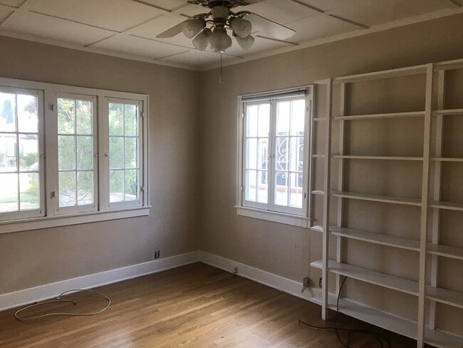 Building Photo - WOOD STREET BEAUTY!!!