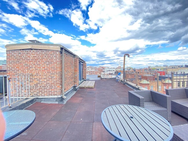 Building Photo - 14 Cooper St