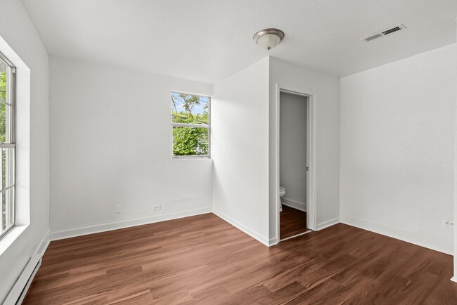 Building Photo - Charming and Newly Renovated 3 Bedroom 1 B...