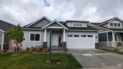 Building Photo - Garden Grove Rancher