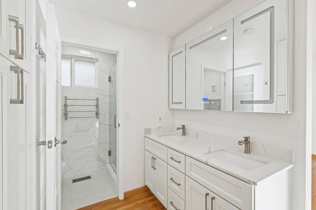 Building Photo - POOL PARADISE IN A COVETED NEIGHBORHOOD STYLISH UPGRADES | EXTREME CONVENIENCE