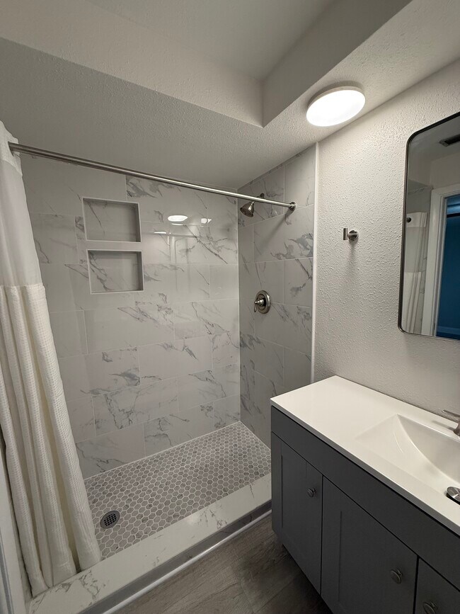 Building Photo - 1481 Barry St