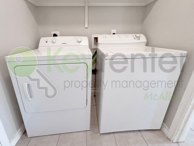 Building Photo - Beautidul 3bed/2.5 bath House in Edinburg. Don't Miss Out!