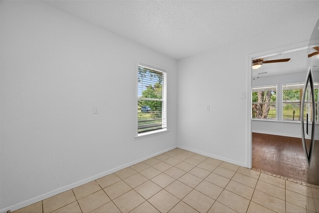 Building Photo - 7021 Oleander Ln