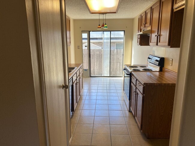 Building Photo - 3 Bedroom/2 Bath Applecreek Subdivision