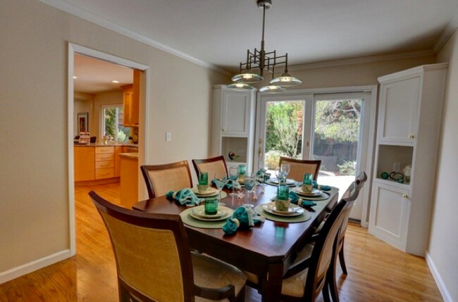 Building Photo - Executive 5BR Home with Private Backyard Retreat