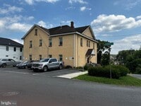 Building Photo - 615 Summit St