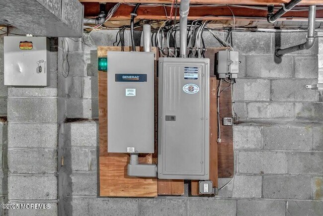 Building Photo - 718 E Veterans Hwy