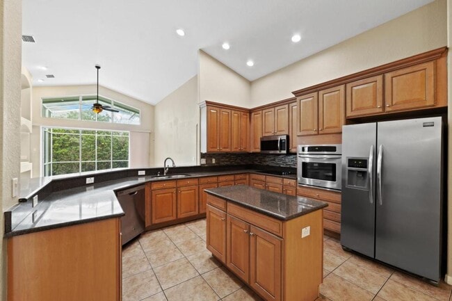 Building Photo - 27211 Fern Glade Ct